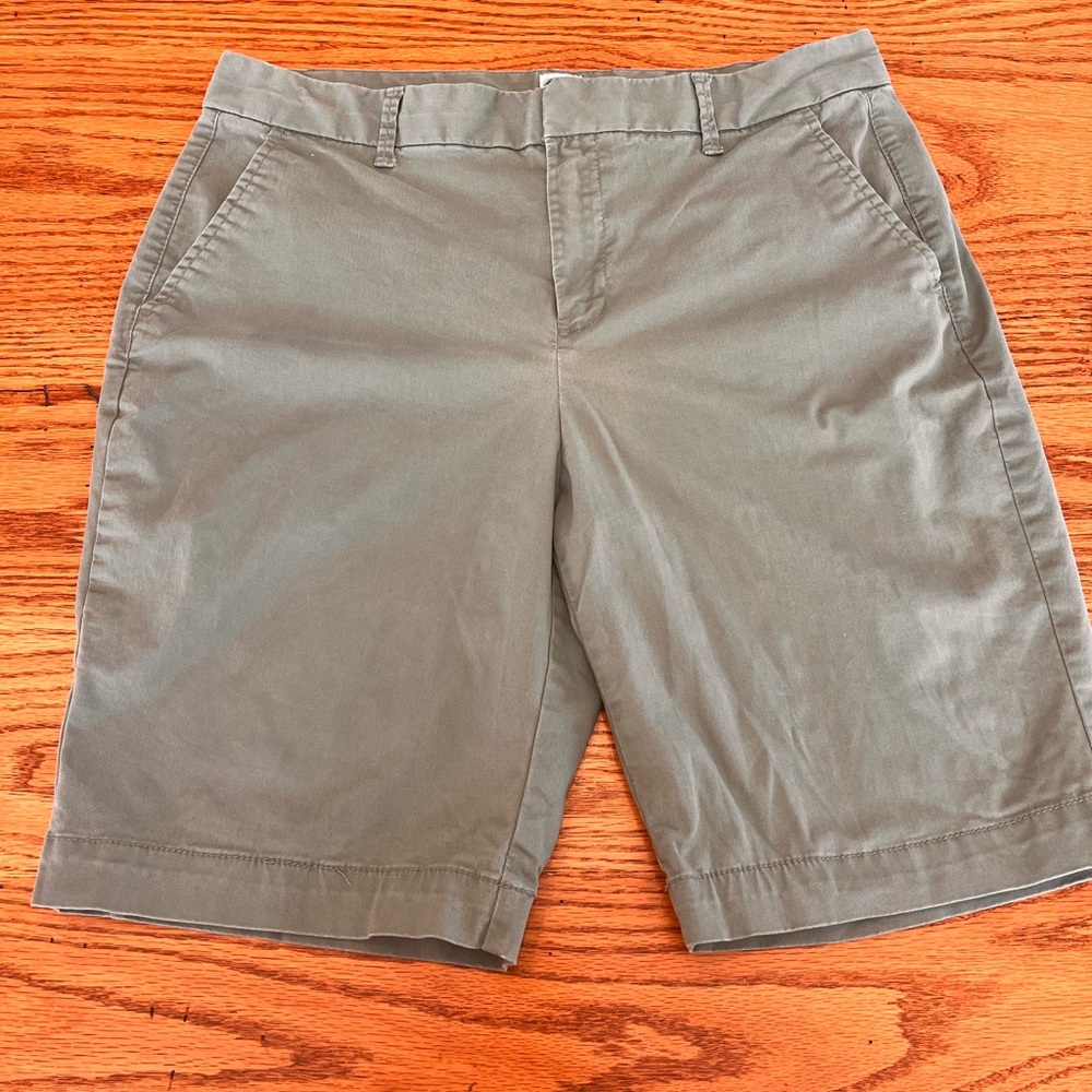 GAP SHORTS SIZE 10